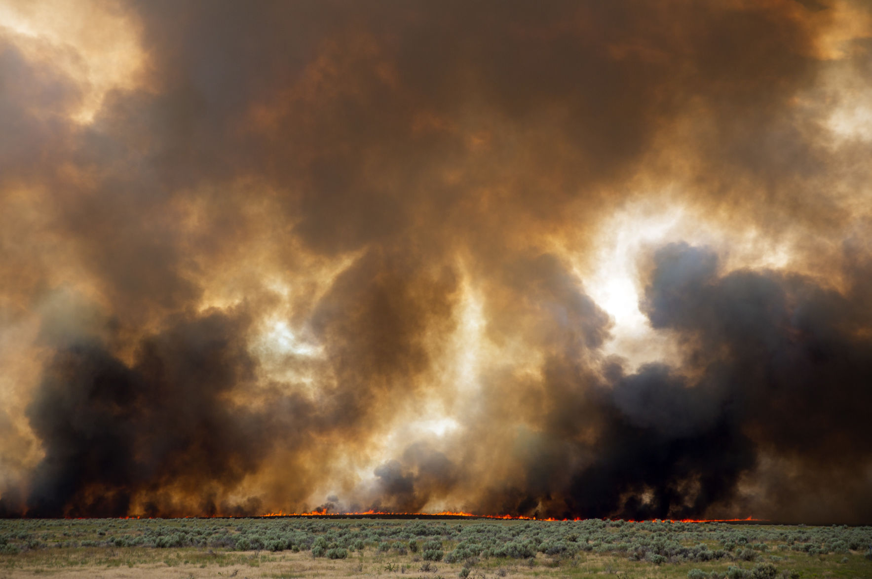 Wildfire burns near Declo